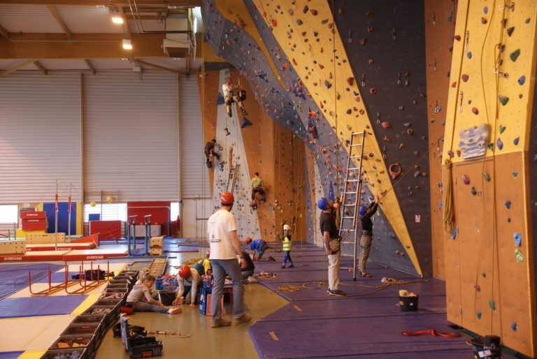 DEMONTAGE DES PRISES DU MUR (photo 1)